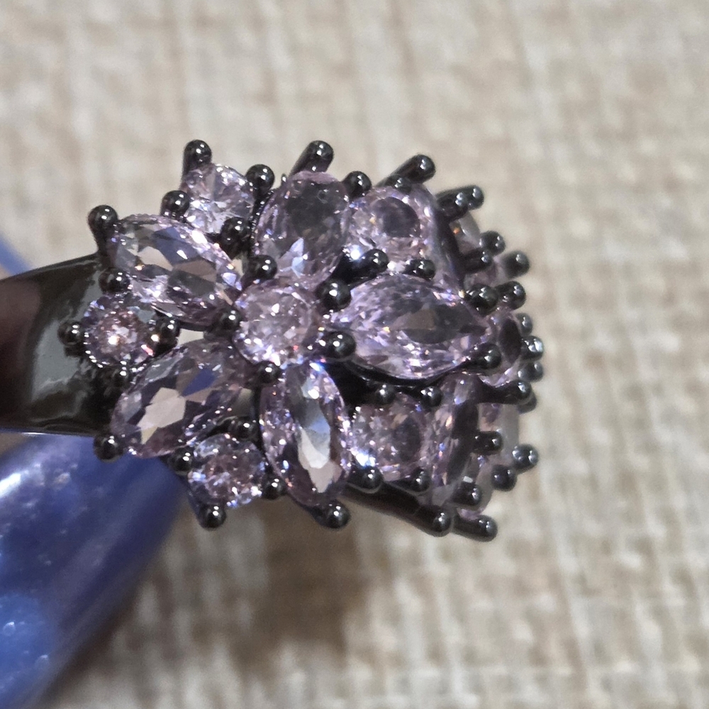 Elegant Pink Swarovski Crystals Gemstone Ring - Picture 2 of 5